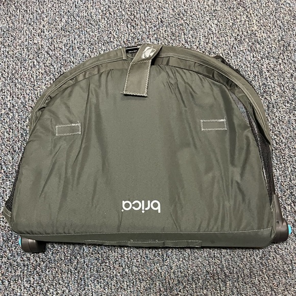 Folding travel bassinet - new - Picture 4 of 7